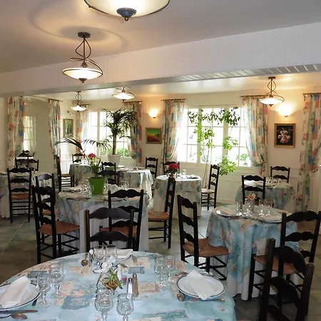 Le Petit Chaperon Rouge Hotel 2*