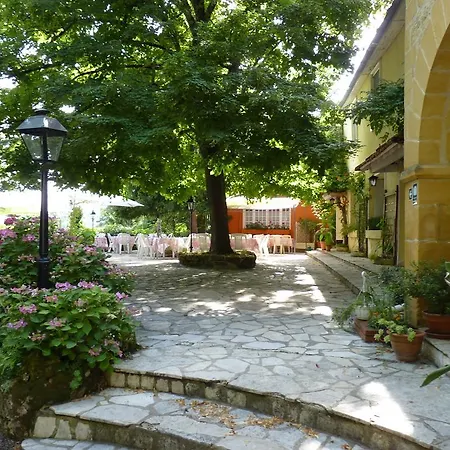 Szálloda Le Petit Chaperon Rouge 2*