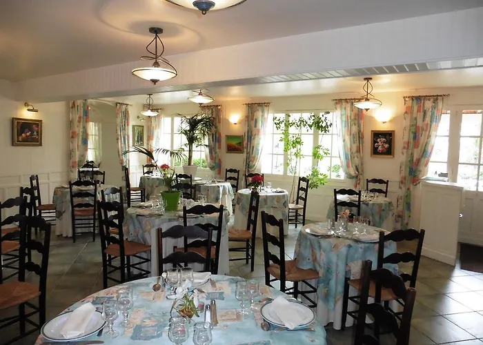 Le Petit Chaperon Rouge Hotel 2*